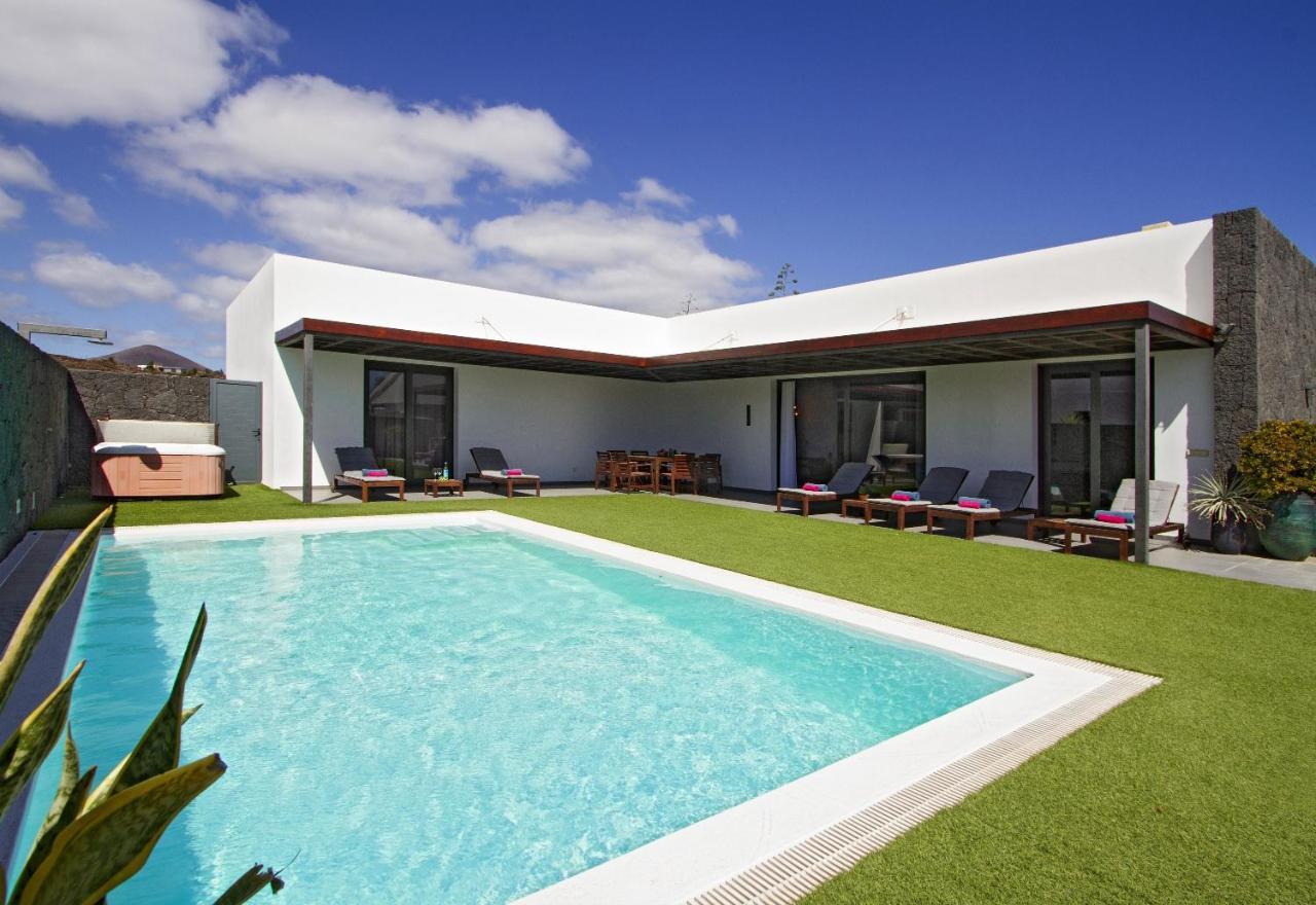 Tías Luxury Los Mojones Villa Short Walk To Old Town Private Heated Pool Villa Los Mojones Angie Puerto Del Carmen מראה חיצוני תמונה